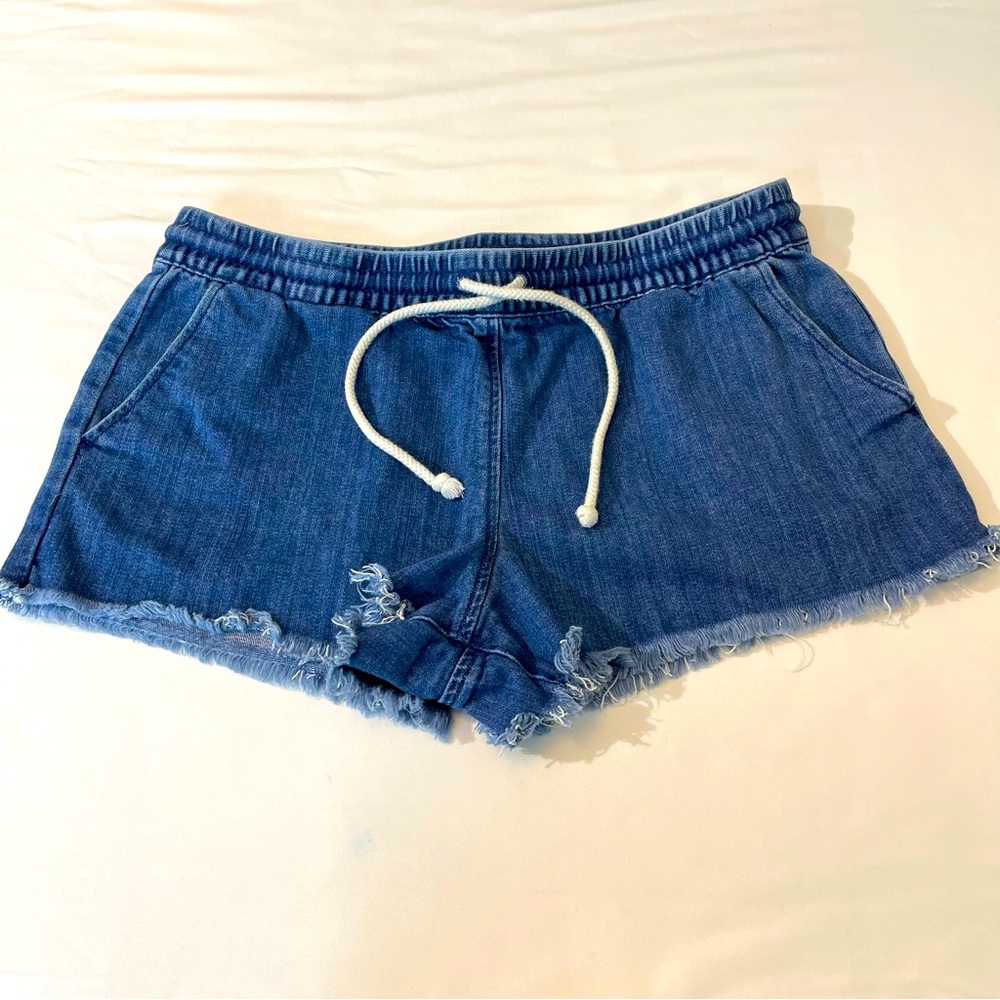 AERIE SHORTS. WOMENS SIZE M , GOOD CONDITION, PREOWNED